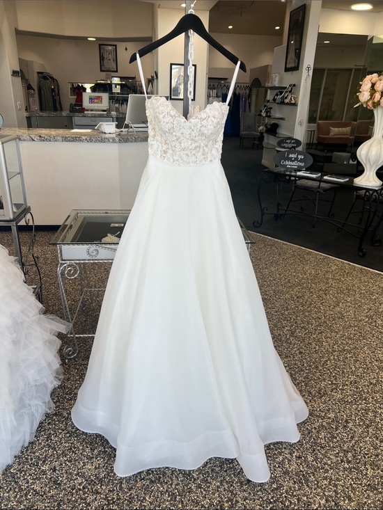 Mori Lee Dresses & Skirts - Organza ball gown Wedding dress